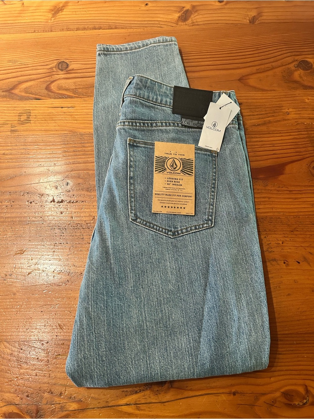Volcom women’s Light Blue Straight Leg Jeans 32x30